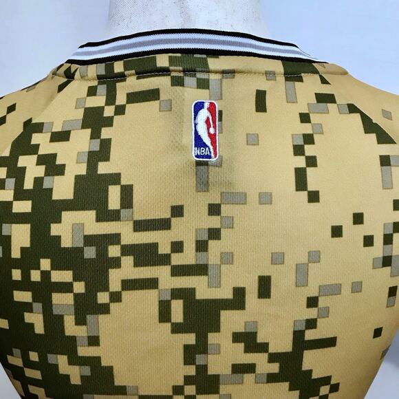 Adidas NWOT NBA Pixelated Short Sleeves Jersey Women S - Picture 9 of 13